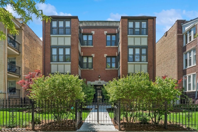 4428 N Racine Ave Unit Gn, Chicago, IL 60640 - view of property with a fenced front yard