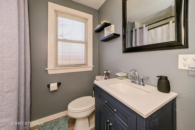 221 Cornwall Dr, Crete, IL 60417 - full bath featuring vanity, toilet, baseboards, and curtained shower