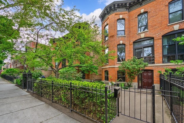 820 W Lill Ave, Chicago, IL 60614 - photo 1