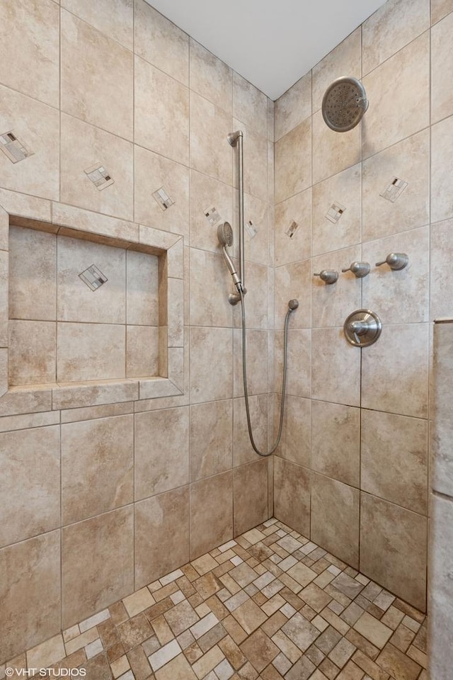 877 Hollywood Ave, Des Plaines, IL 60016 - full bathroom featuring tiled shower