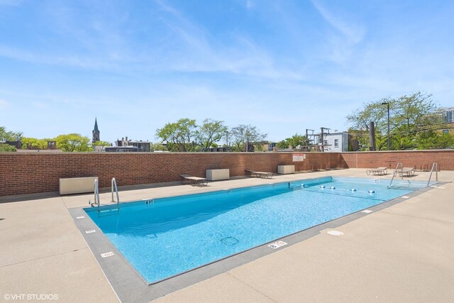 1636 N Wells St Unit 1107, Chicago, IL 60614 - community pool with a patio area