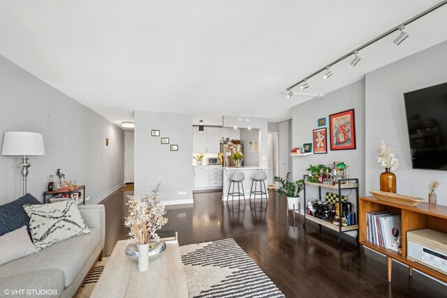 1636 N Wells St Unit 1107, Chicago, IL 60614 - living area featuring wood finished floors and baseboards