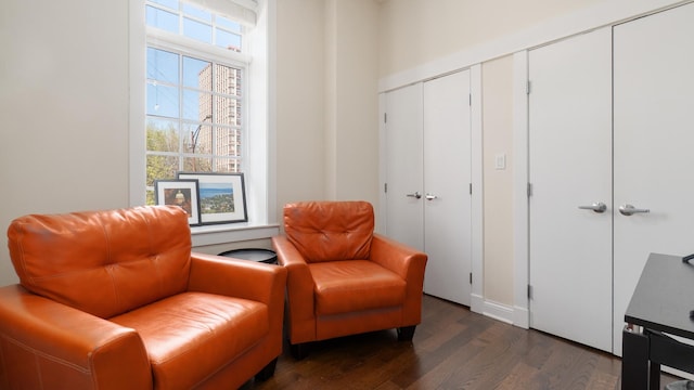 636 N Racine Ave Unit 2N, Chicago, IL 60642 - sitting room with dark wood-type flooring