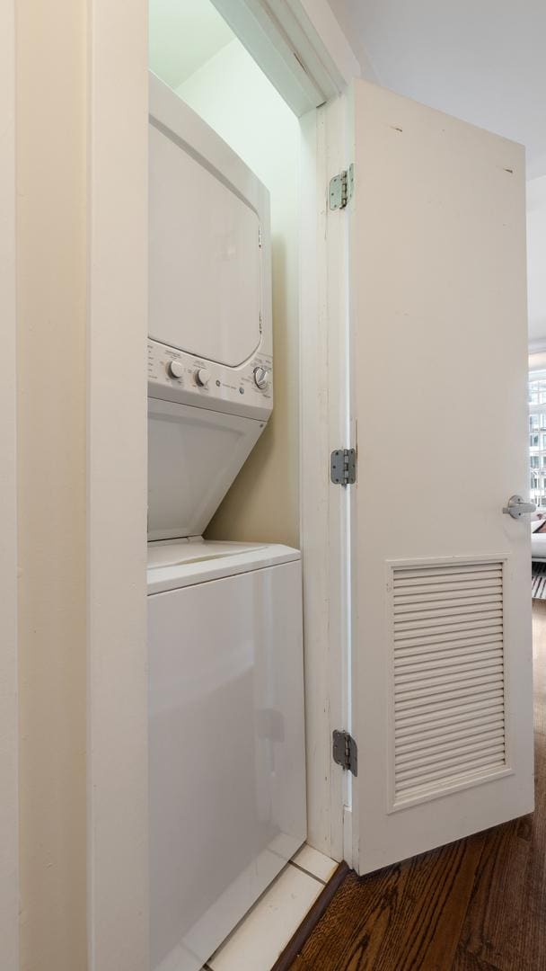 636 N Racine Ave Unit 2N, Chicago, IL 60642 - laundry room with stacked washer and clothes dryer