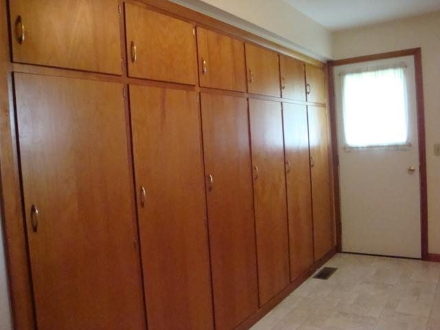 423 W Garfield Ave, Cissna Park, IL 60924 - view of closet