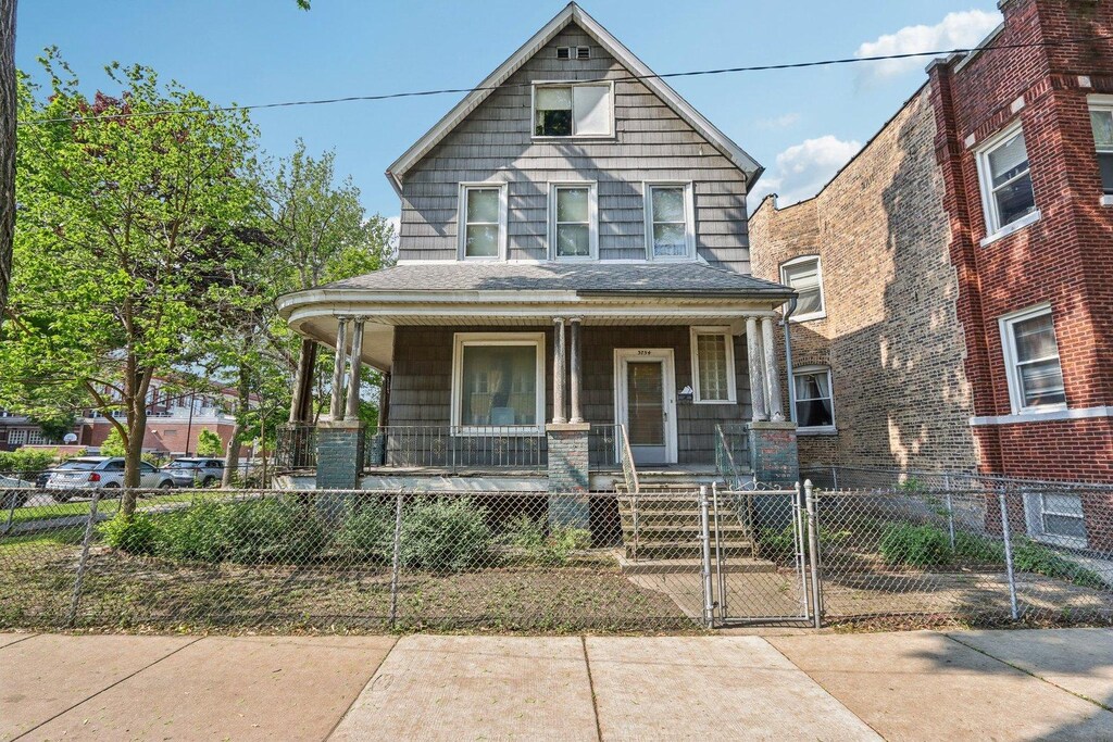 3754 W Sunnyside Ave, Chicago, IL 60625 - photo 1
