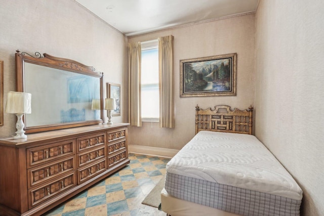 3754 W Sunnyside Ave, Chicago, IL 60625 - bedroom featuring baseboards