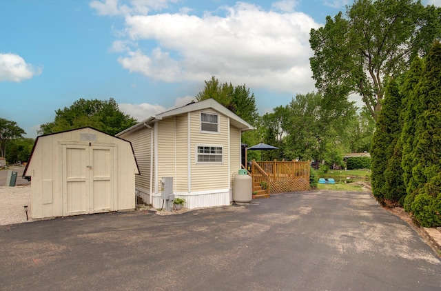 195 Fossil Cove Ln, Wilmington, IL 60481 - view of front of property featuring a deck