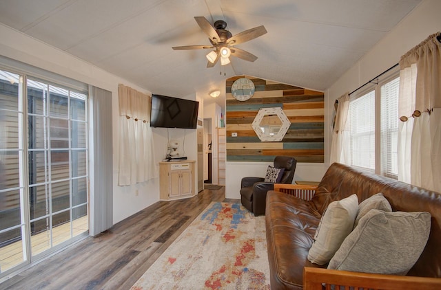 195 Fossil Cove Ln, Wilmington, IL 60481 - living area with wood finished floors, a ceiling fan, and vaulted ceiling