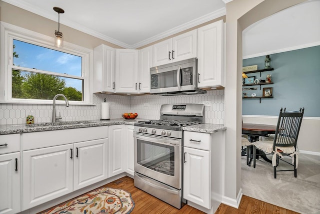 633 Salem Cir, Oswego, IL 60543 - kitchen with stainless steel appliances, a sink, white cabinetry, backsplash, and crown molding