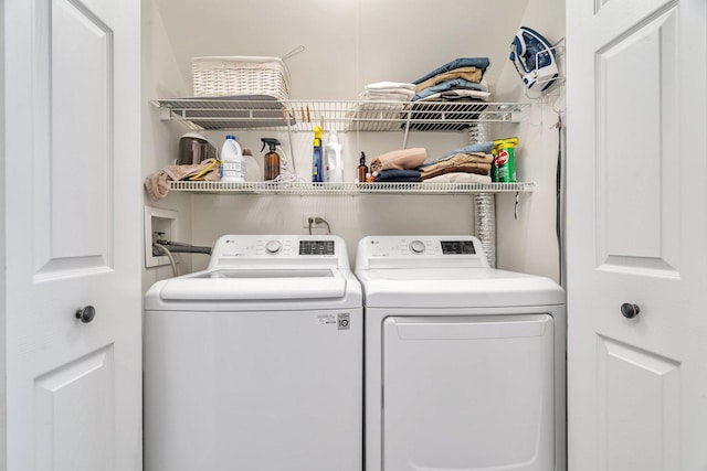 633 Salem Cir, Oswego, IL 60543 - washroom with washer and clothes dryer