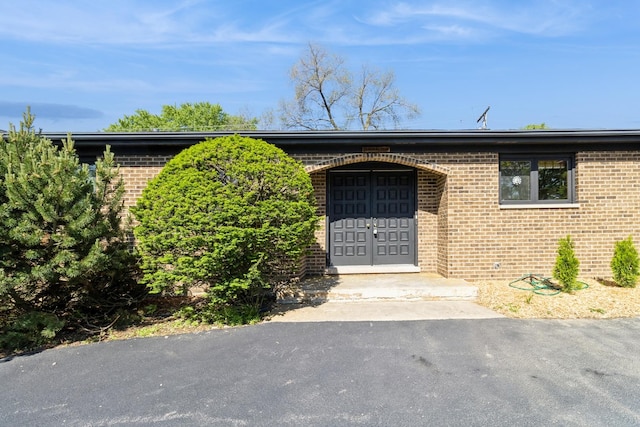 26 Marina Dr, Des Plaines, IL 60016 - entrance to property featuring brick siding