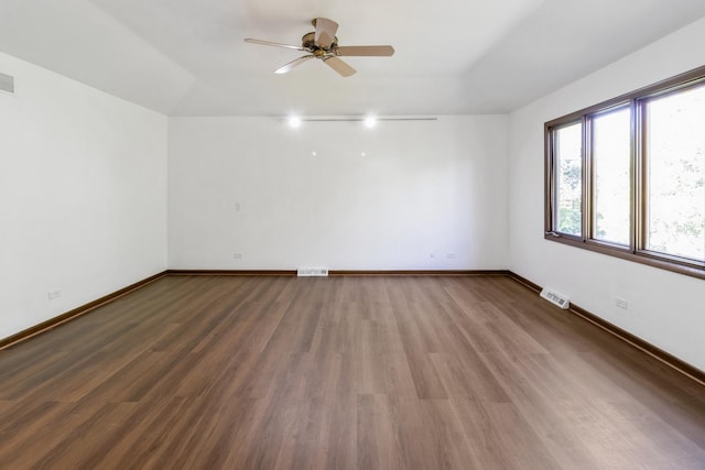 26 Marina Dr, Des Plaines, IL 60016 - unfurnished room featuring wood finished floors, ceiling fan, and baseboards