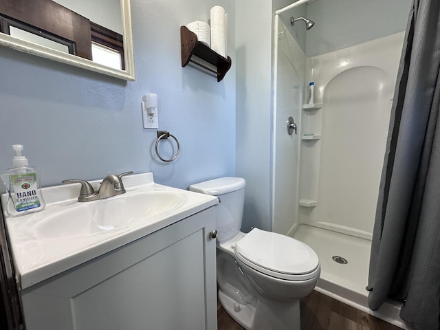 600 E 7th St, Rock Falls, IL 61071 - full bath featuring a shower, vanity, toilet, and wood finished floors