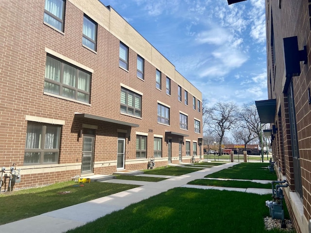 3638 S Western Ave Unit E, Chicago, IL 60609 - surrounding community with a yard