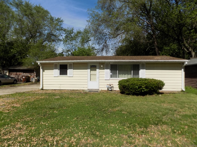 7818 Mildred Rd, Machesney Park, IL 61115 - ranch-style house with a front yard
