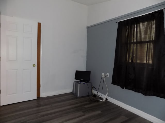 7818 Mildred Rd, Machesney Park, IL 61115 - unfurnished room featuring dark wood-type flooring and baseboards