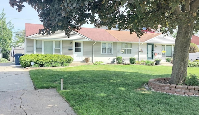8923 S Main St, Hometown, IL 60456 - single story home with a front lawn