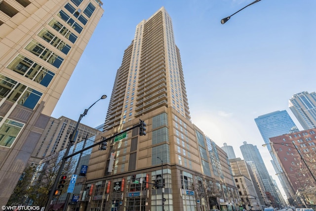 545 N Dearborn St Unit 2603, Chicago, IL 60654 - view of property featuring a city view