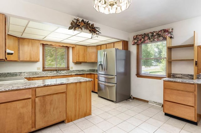 1322 Empire Ct, Freeport, IL 61032 - kitchen featuring stainless steel fridge with ice dispenser, a peninsula, a sink, a chandelier, and open shelves