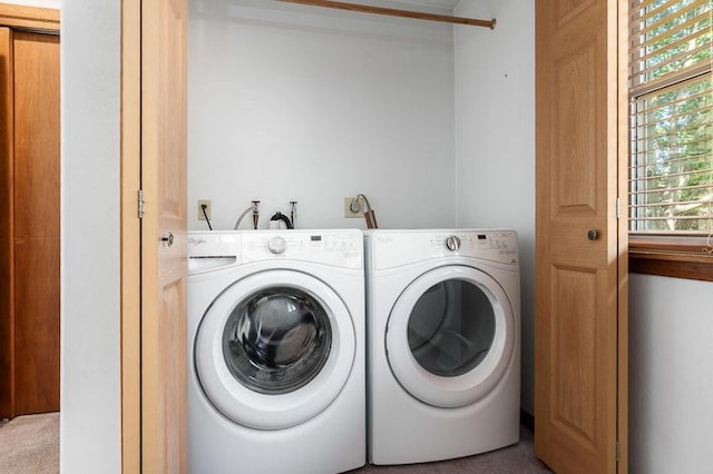 1322 Empire Ct, Freeport, IL 61032 - laundry room featuring separate washer and dryer, plenty of natural light, and carpet