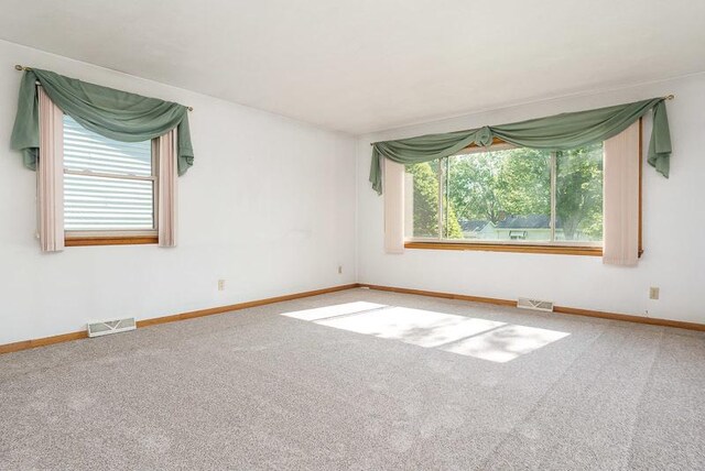 1322 Empire Ct, Freeport, IL 61032 - carpeted empty room with baseboards