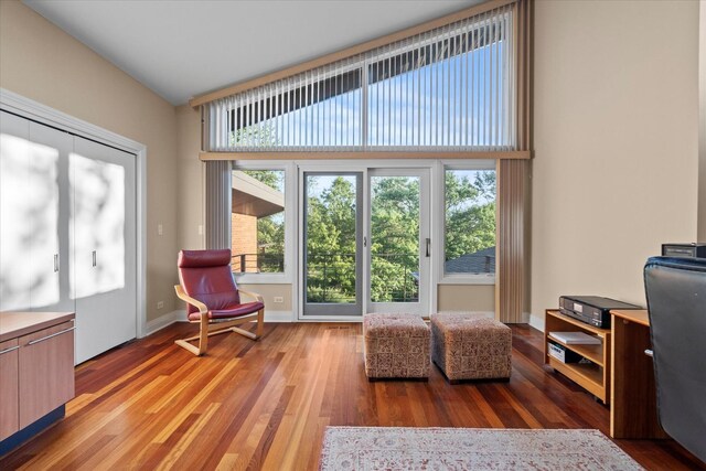 15629 W 139th St, Homer Glen, IL 60491 - living area featuring light wood finished floors and baseboards