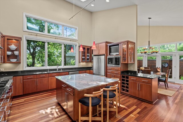 15629 W 139th St, Homer Glen, IL 60491 - kitchen with a towering ceiling, stainless steel appliances, plenty of natural light, a sink, and a kitchen island