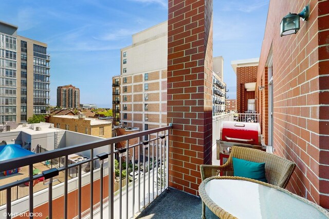 2025 S Indiana Ave Unit 503, Chicago, IL 60616 - balcony with a city view