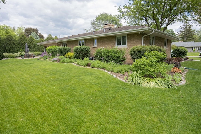 405 Farmington Ave, Joliet, IL 60435 - view of green lawn