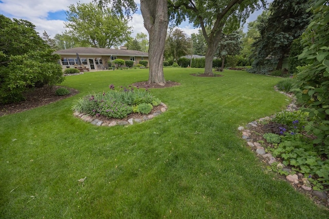 405 Farmington Ave, Joliet, IL 60435 - view of green lawn