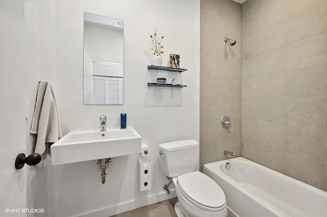 2157 W Division St Unit 401, Chicago, IL 60622 - full bath featuring toilet, tub / shower combination, baseboards, and a sink