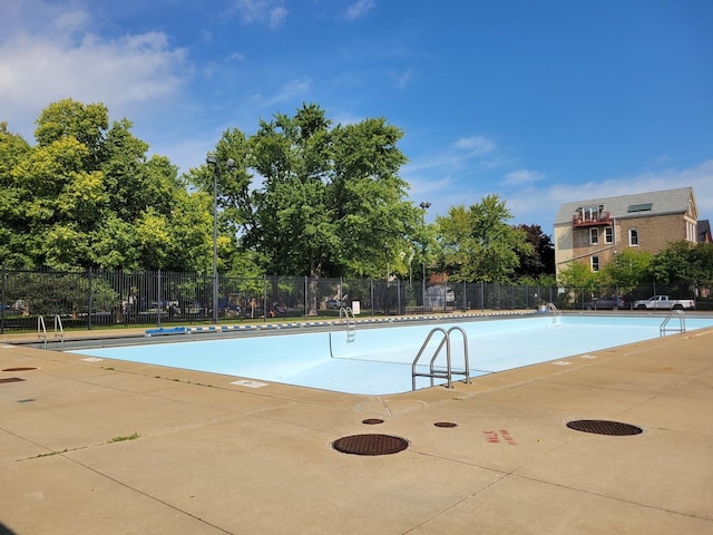 2330 W Armitage Ave Unit B, Chicago, IL 60647 - view of community pool