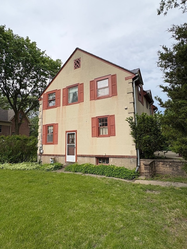 128 W 8th Ave, Naperville, IL 60563 - back of property with a yard and stucco siding