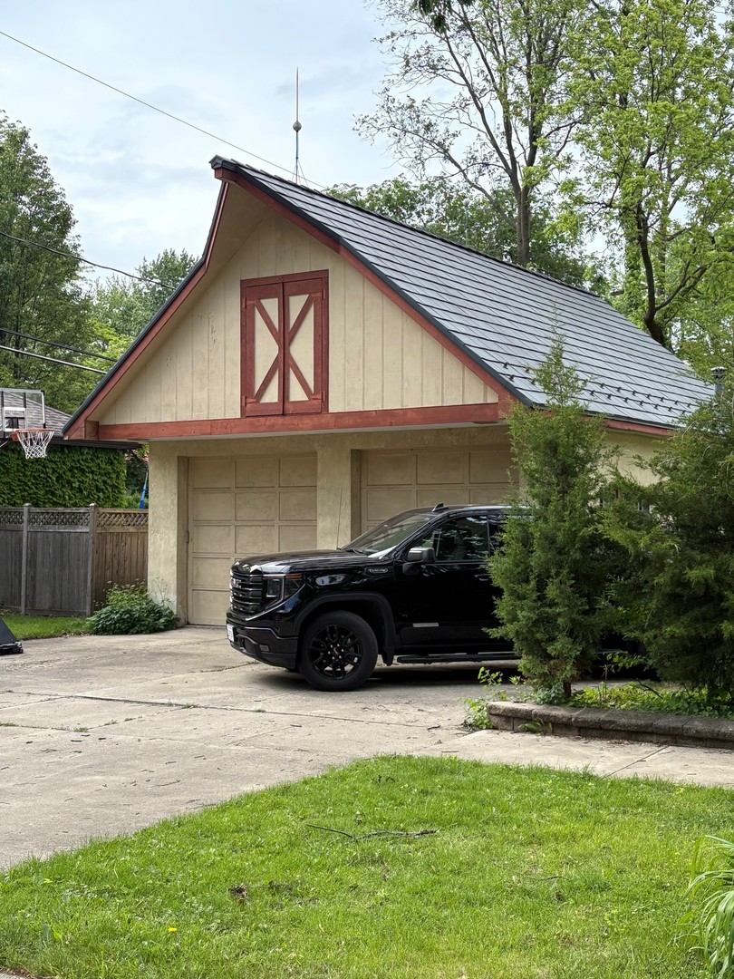 128 W 8th Ave, Naperville, IL 60563 - detached garage with concrete driveway