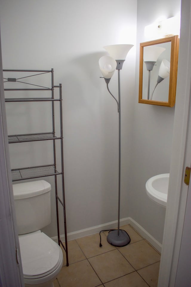 752 E 43rd St Unit 2E, Chicago, IL 60653 - bathroom with toilet, tile patterned floors, and baseboards