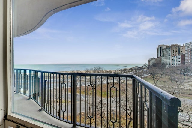 1040 N Lake Shore Dr Unit 7B, Chicago, IL 60611 - balcony featuring a water view