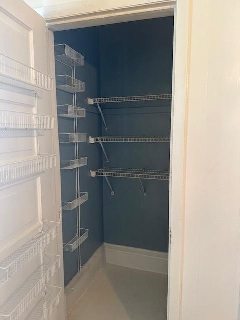 509 N Quincy St, Clinton, IL 61727 - view of pantry