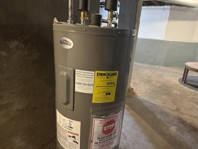 509 N Quincy St, Clinton, IL 61727 - utility room featuring electric water heater