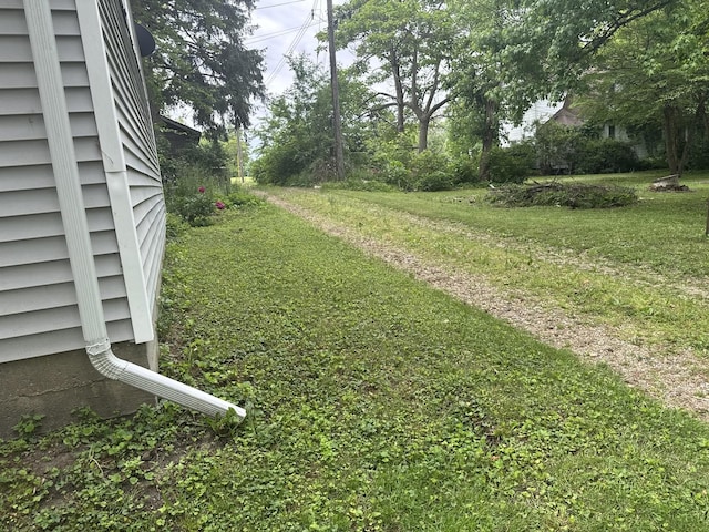 509 N Quincy St, Clinton, IL 61727 - view of grassy yard
