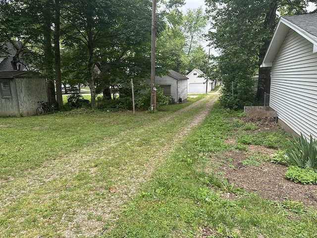 509 N Quincy St, Clinton, IL 61727 - view of grassy yard with a garage
