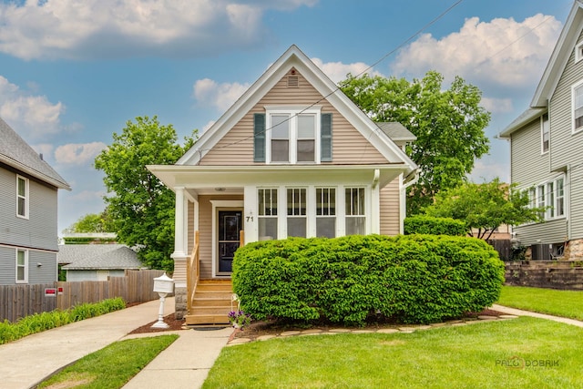 71 S Chestnut St, Aurora, IL 60506 - view of front facade with a porch