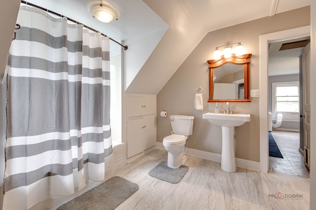 71 S Chestnut St, Aurora, IL 60506 - full bath featuring toilet and vaulted ceiling