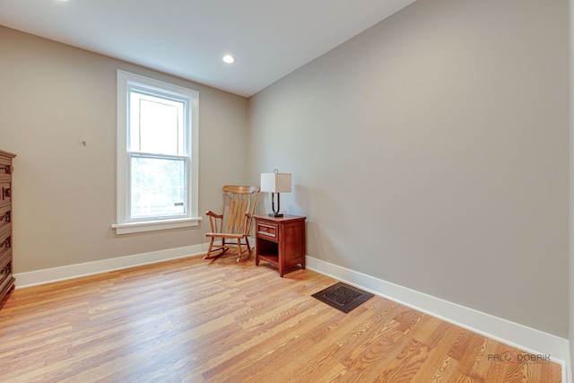 71 S Chestnut St, Aurora, IL 60506 - living area featuring light wood-type flooring, baseboards, and recessed lighting