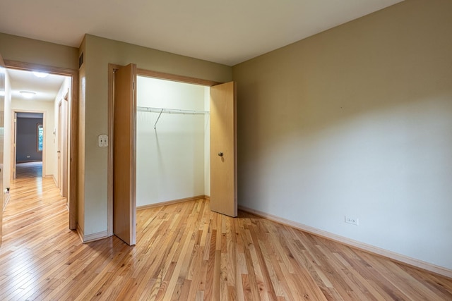 1140 Bristlecone Ct Unit 1140, Darien, IL 60561 - unfurnished bedroom featuring light wood finished floors, a closet, and baseboards