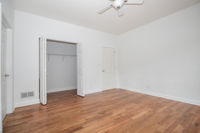 1500 S Halsted St Unit 1B, Chicago, IL 60607 - unfurnished bedroom featuring light wood finished floors, baseboards, a ceiling fan, and a closet
