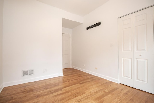1500 S Halsted St Unit 1B, Chicago, IL 60607 - unfurnished bedroom featuring baseboards, light wood-type flooring, and a closet