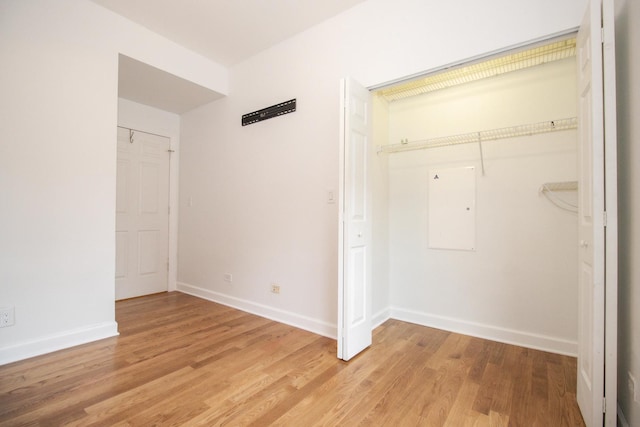 1500 S Halsted St Unit 1B, Chicago, IL 60607 - unfurnished bedroom featuring light wood-style flooring, a closet, and baseboards