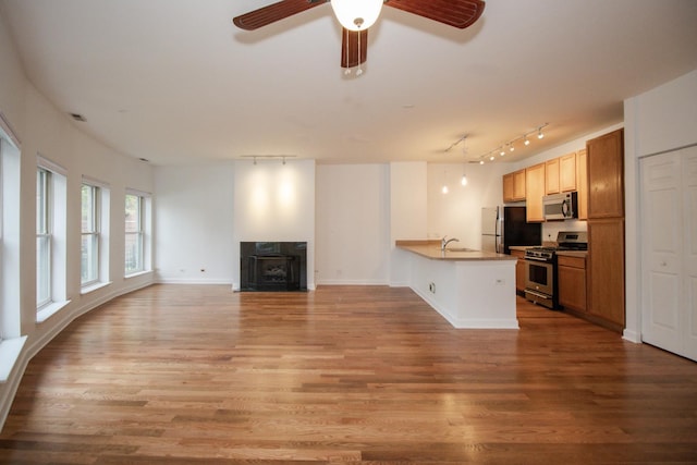 1500 S Halsted St Unit 1B, Chicago, IL 60607 - unfurnished living room with track lighting, light wood-style floors, a ceiling fan, and a sink