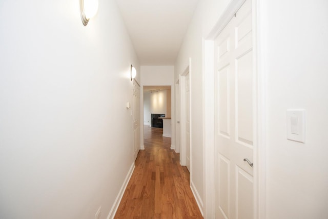 1500 S Halsted St Unit 1B, Chicago, IL 60607 - hall featuring light wood-style flooring and baseboards